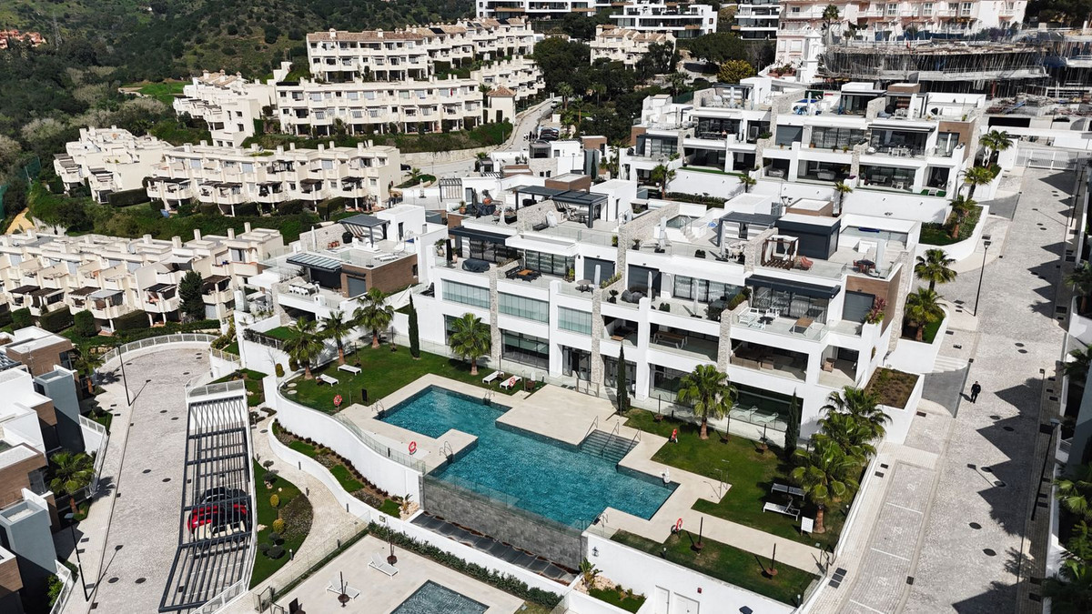 Casa Adosada de 3 Dormitorios en alquiler en Marbella