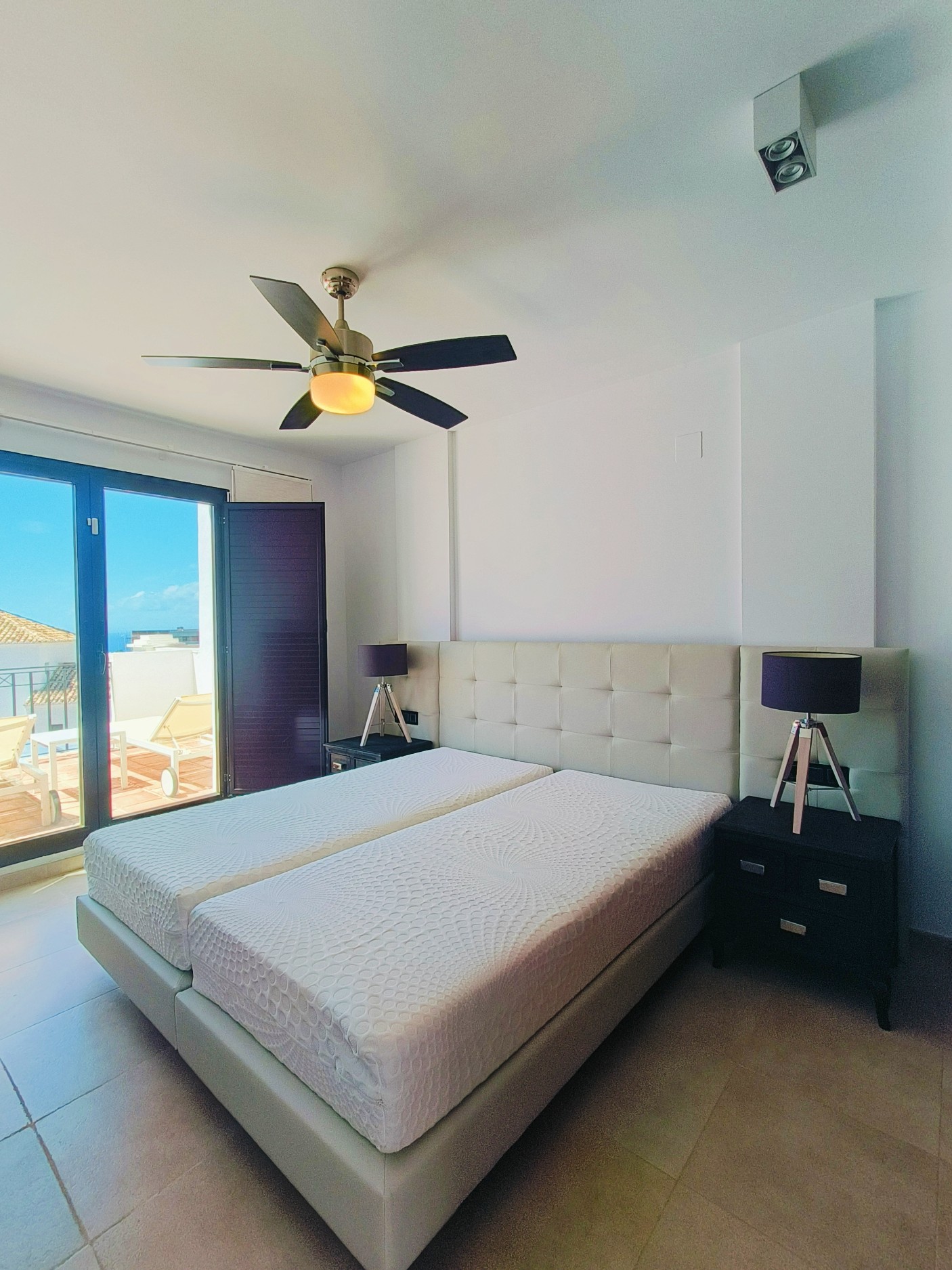 Casa Adosada de 4 Dormitorios en venta en Los Monteros, Marbella