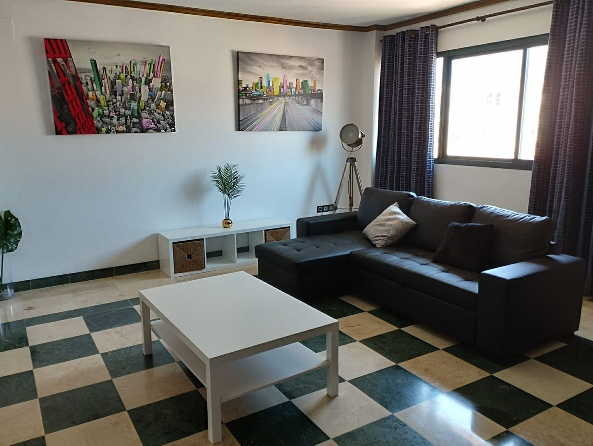 Ático de 3 Dormitorios y 3 Baños en alquiler en Marbella