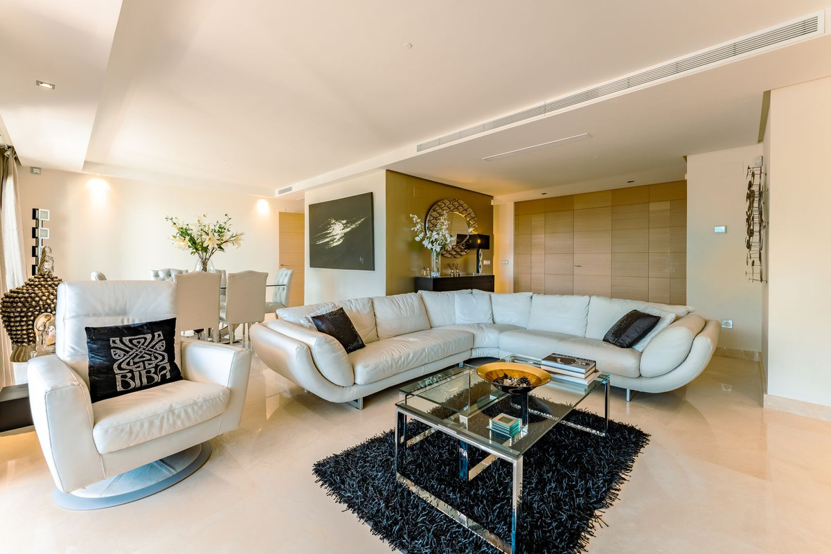 Piso de 2 Dormitorios y 2 Baños en venta en La Quinta, Benahavís