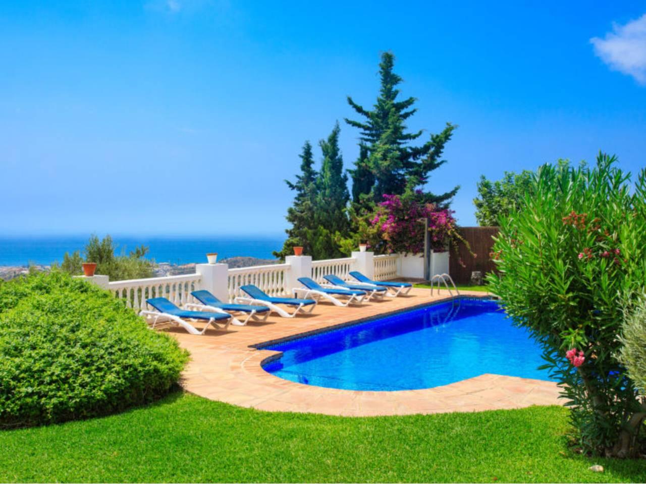 Casa Adosada de 6 Dormitorios y 3 Baños en venta en Rincón de la Victoria