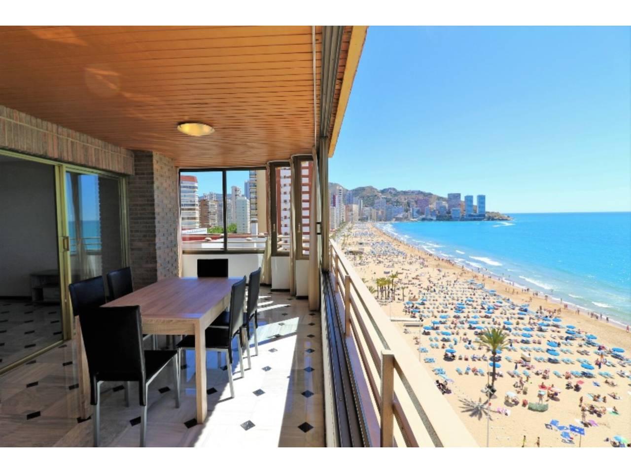 Piso de 4 Dormitorios en venta en Benidorm Centro Urbano