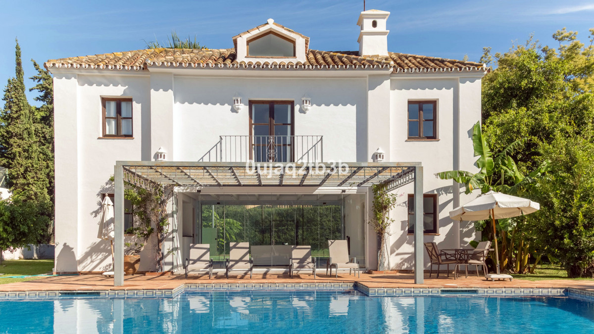 Casa de 6 Dormitorios en venta en Guadalmina Baja, San Pedro de Alcántara