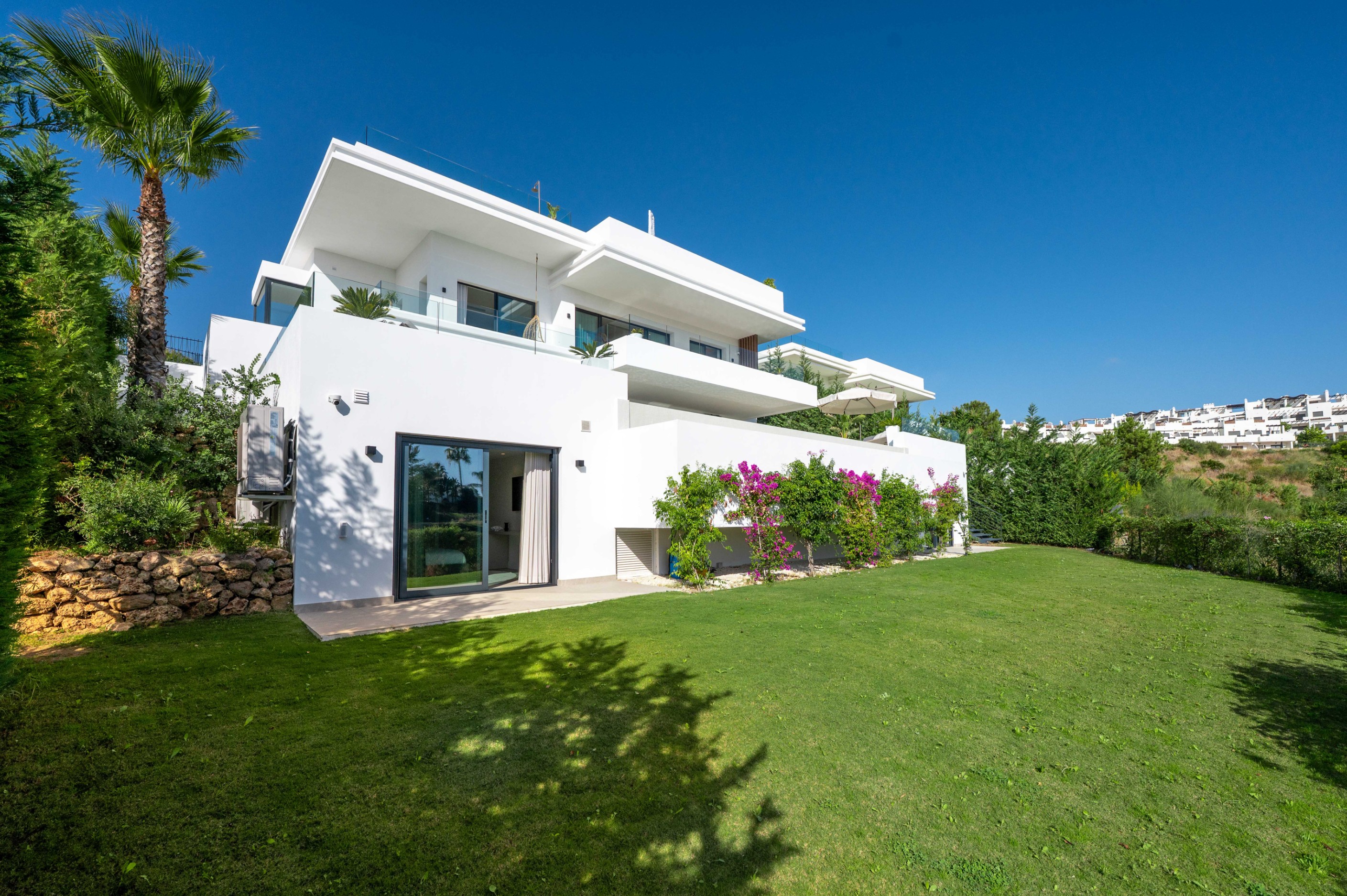 Casa de 6 Dormitorios y 6 Baños en venta en Estepona