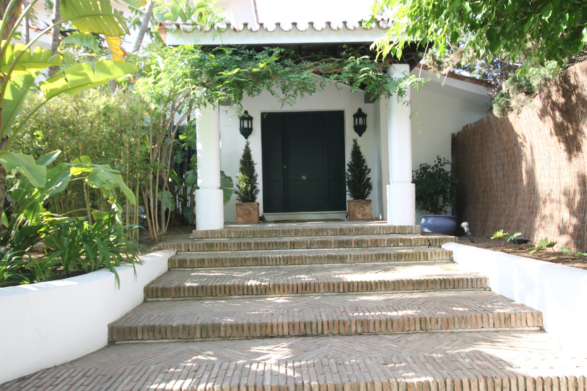 Casa de 7 Dormitorios y 6 Baños en venta en Calahonda, Mijas