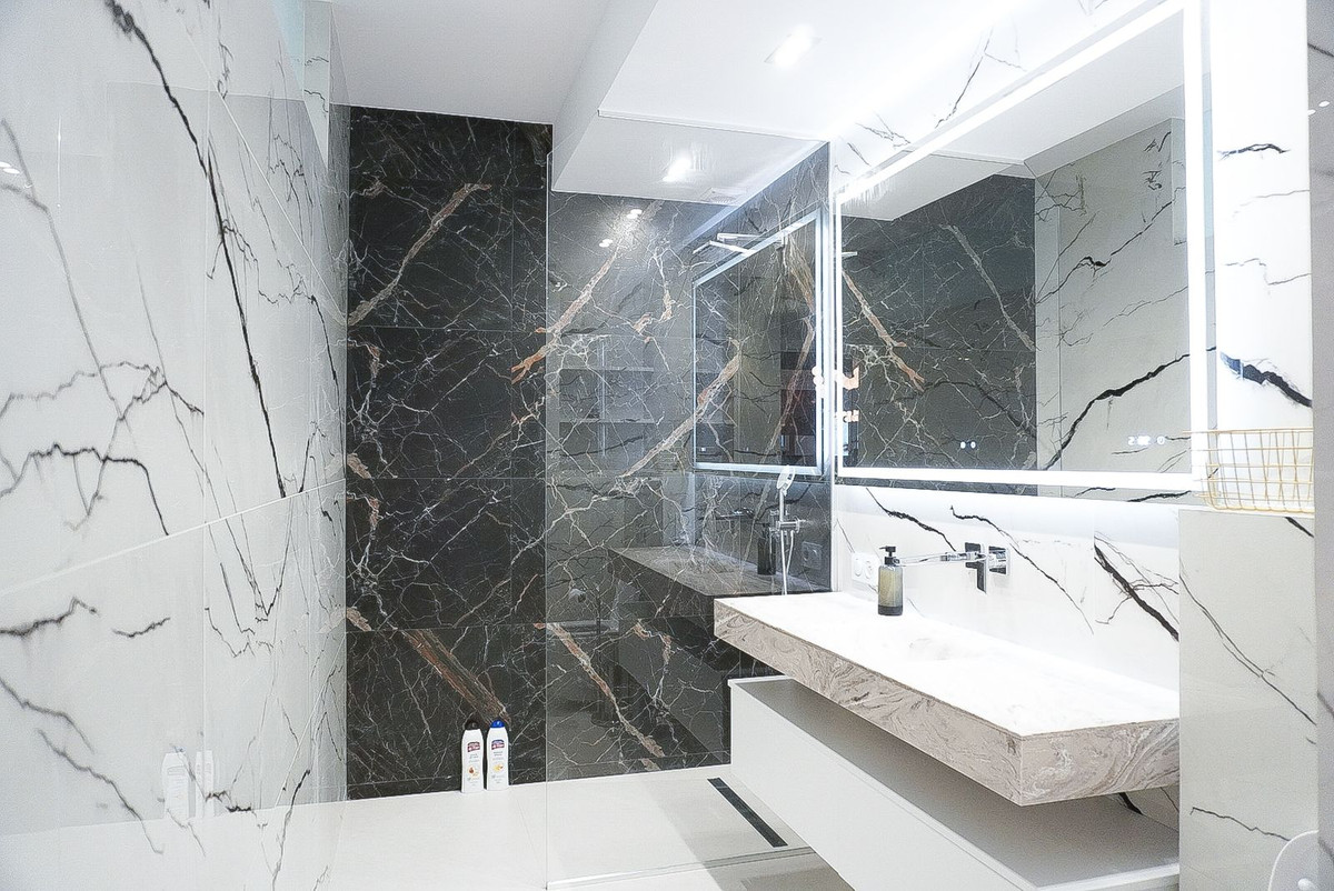 Piso de 2 Dormitorios y 1 Baño en venta en Nueva Andalucía, Marbella