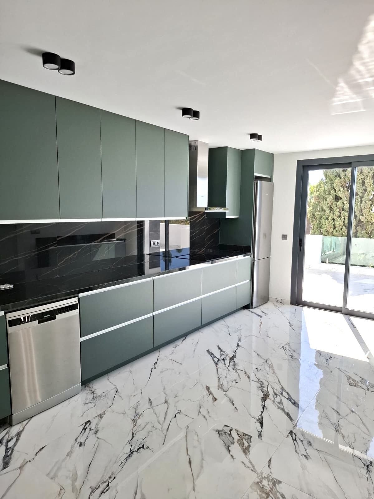 Casa de 5 Dormitorios en venta en Sierra Blanca, Marbella