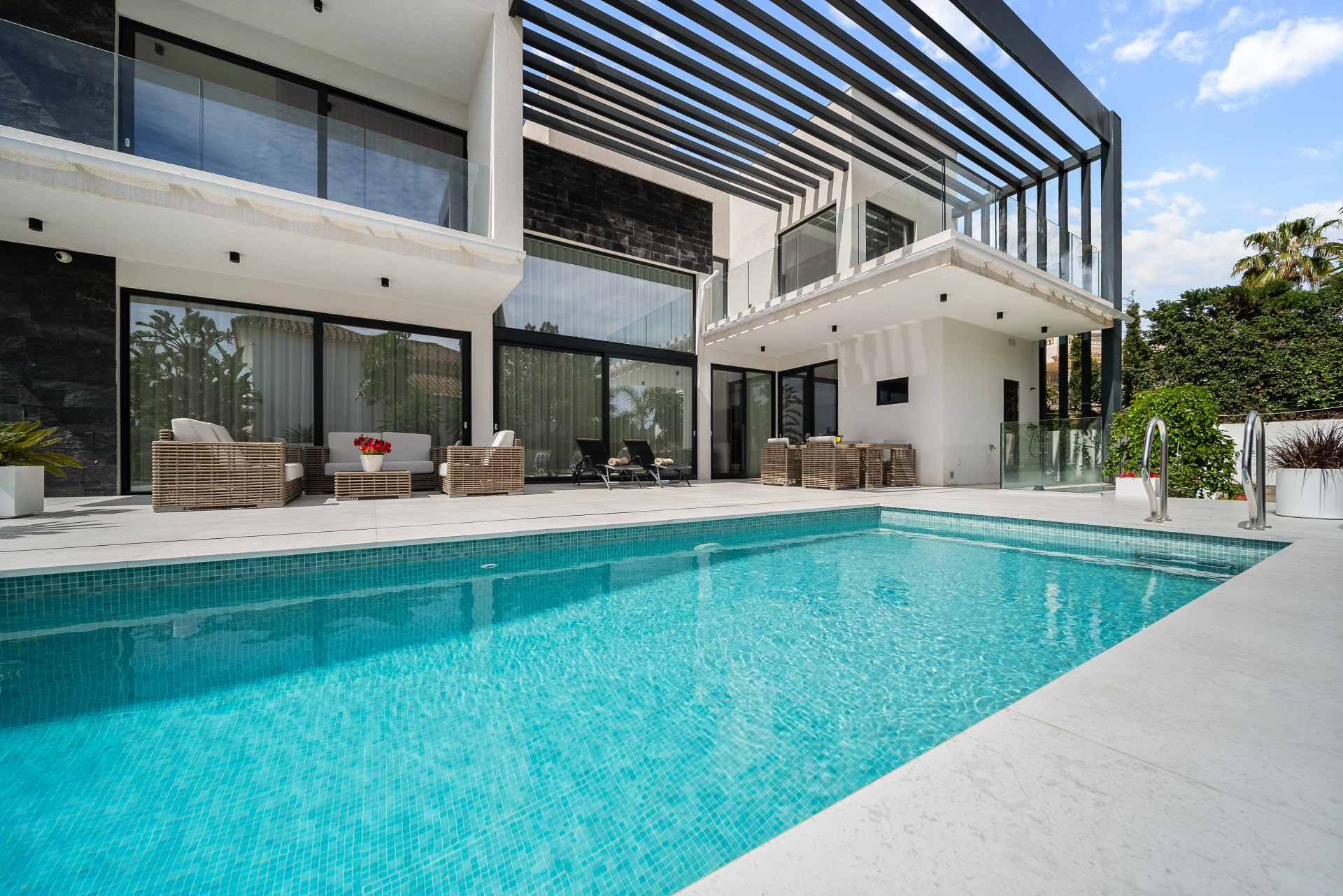4 Bed - Villa for Sale in Marbesa, Marbella