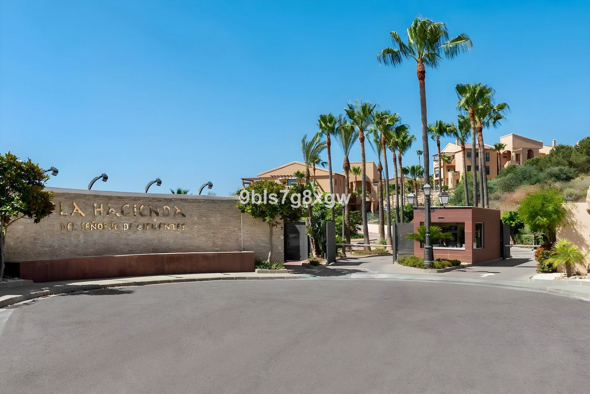 3 Bed, 2 Bath - Apartment for Sale in Benahavis