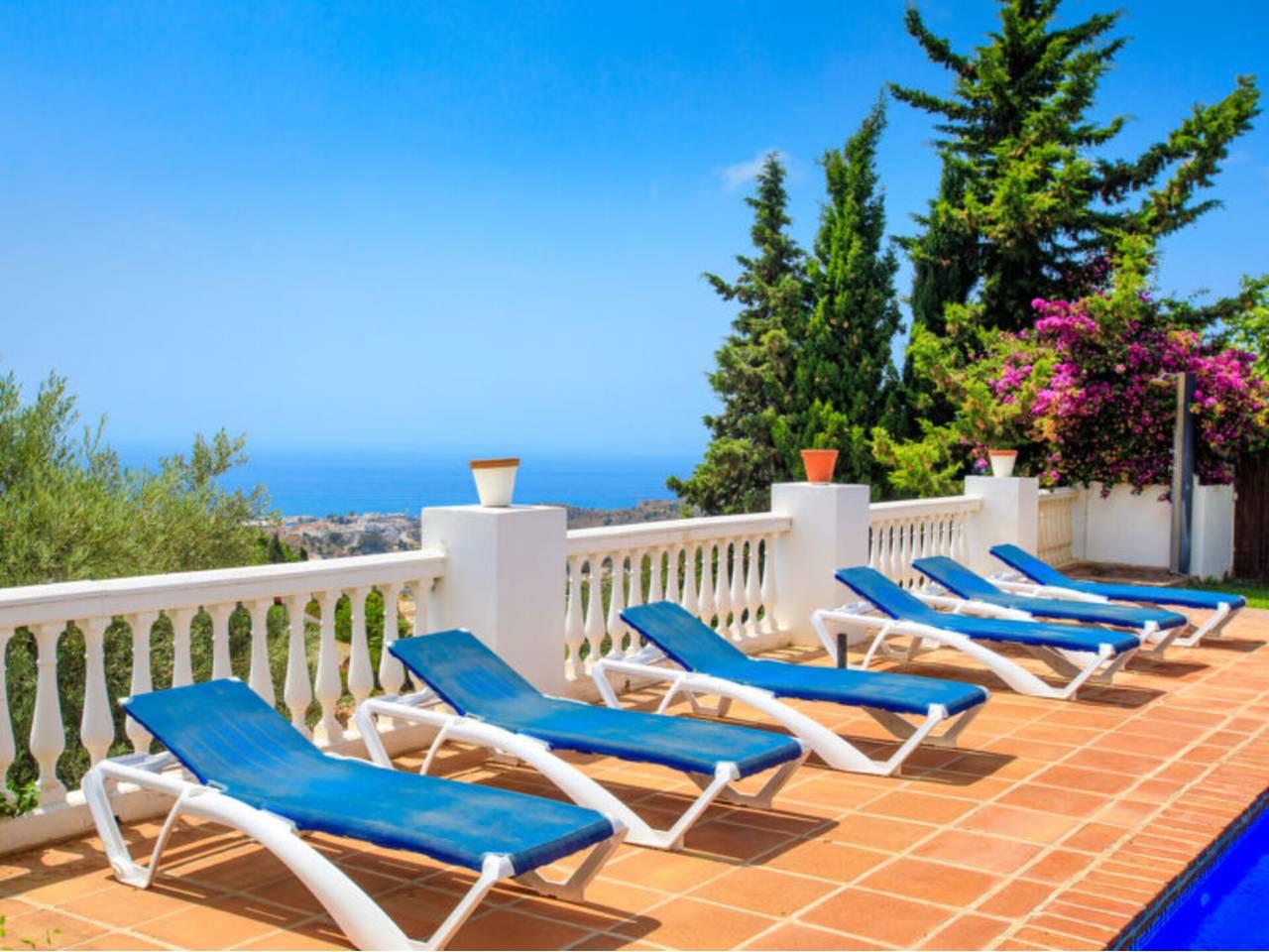 Casa Adosada de 6 Dormitorios y 3 Baños en venta en Rincón de la Victoria