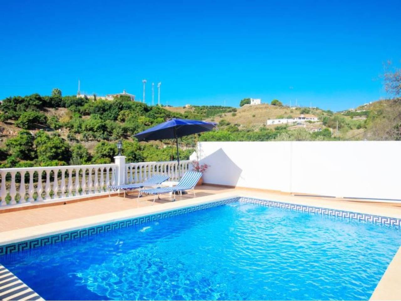 Casa Adosada de 2 Dormitorios y 2 Baños en venta en Torrox Costa