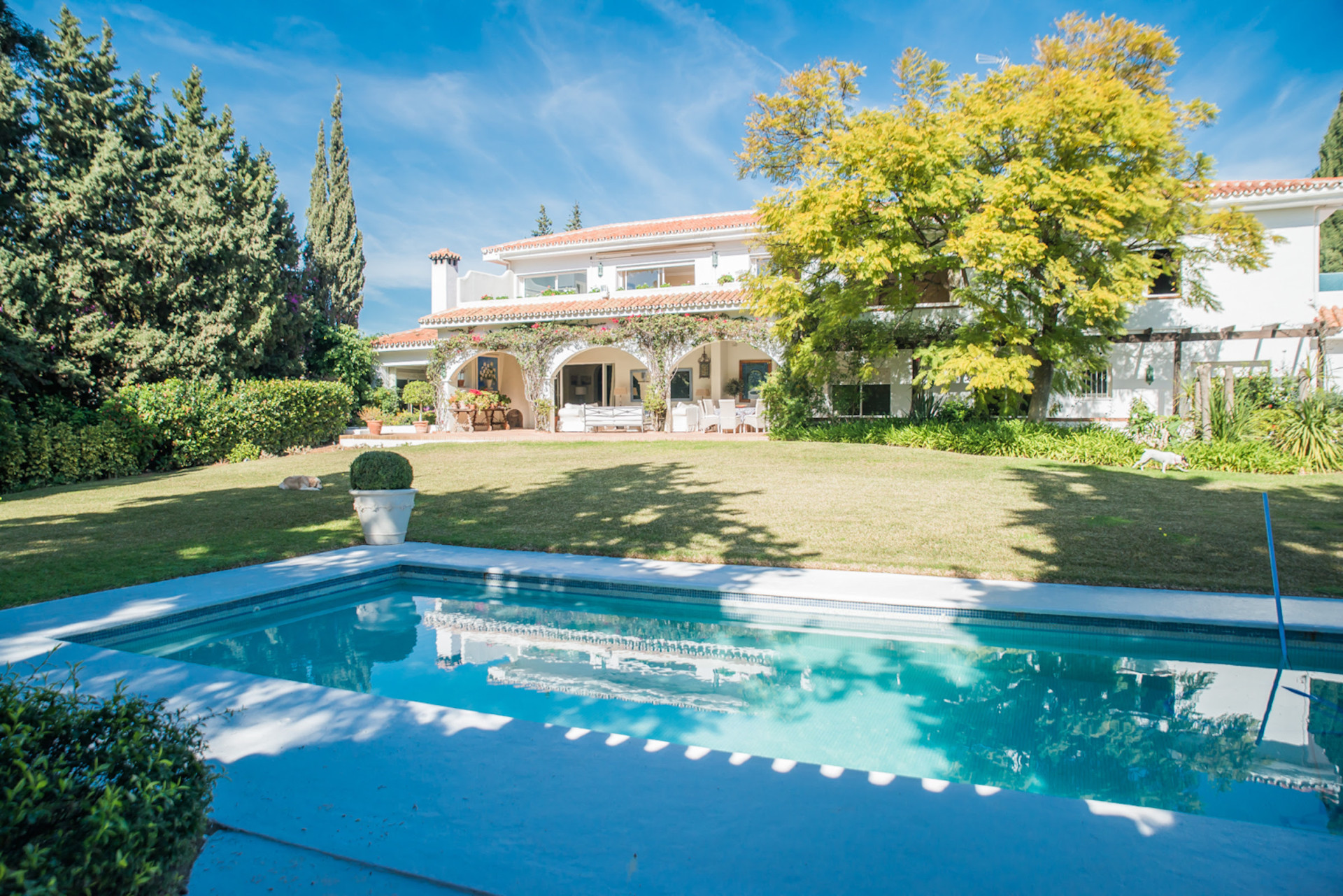 Casa de 7 Dormitorios y 6 Baños en venta en Calahonda, Mijas
