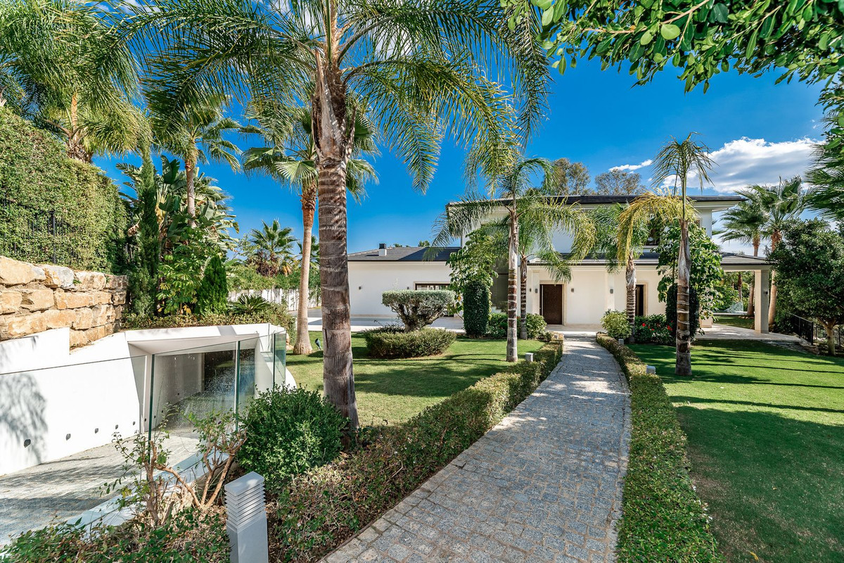 Casa de 5 Dormitorios en venta en Nueva Andalucía, Marbella