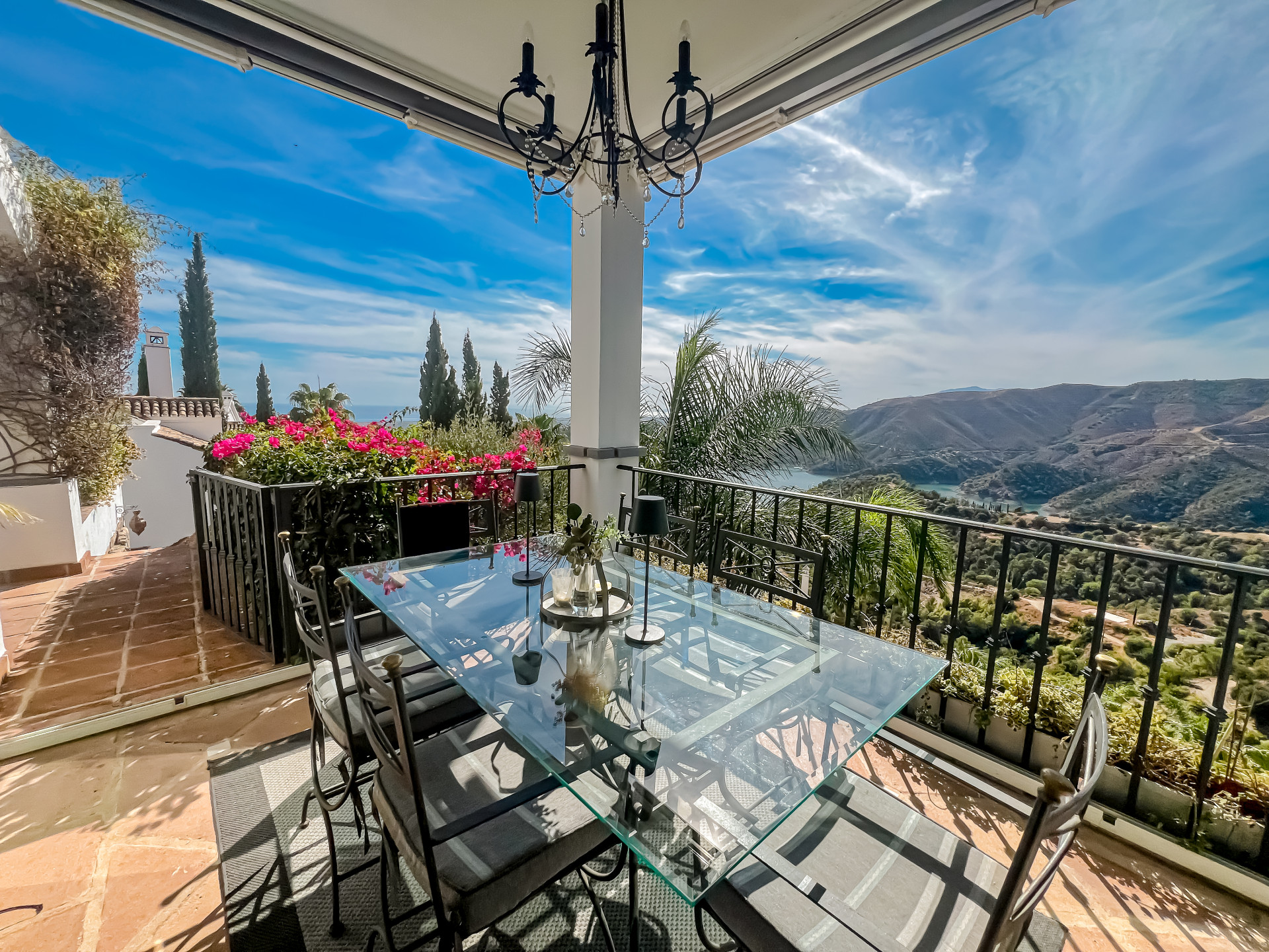 Casa de 4 Dormitorios y 4 Baños en venta en Istán
