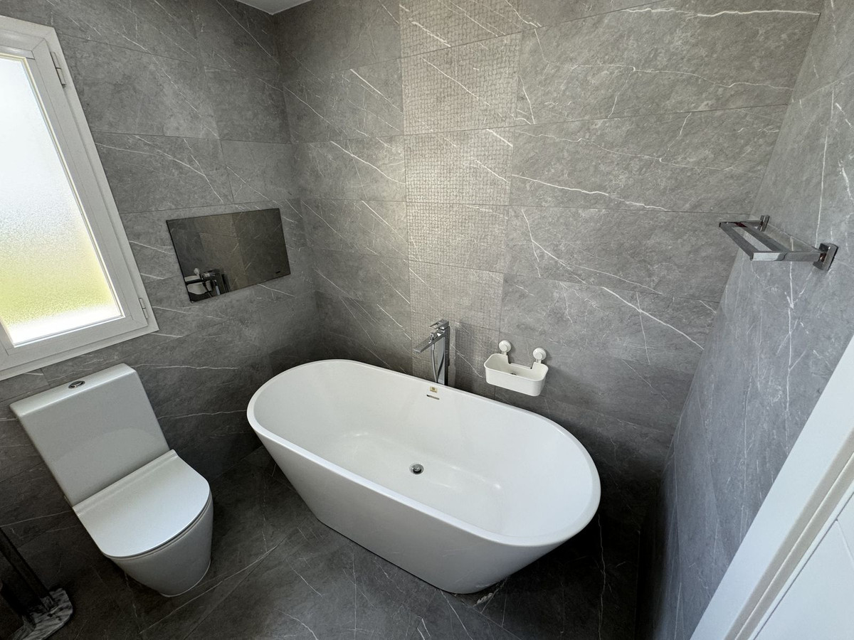 2 Bed - Penthouse Holiday Rental in Los Flamingos, Benahavis