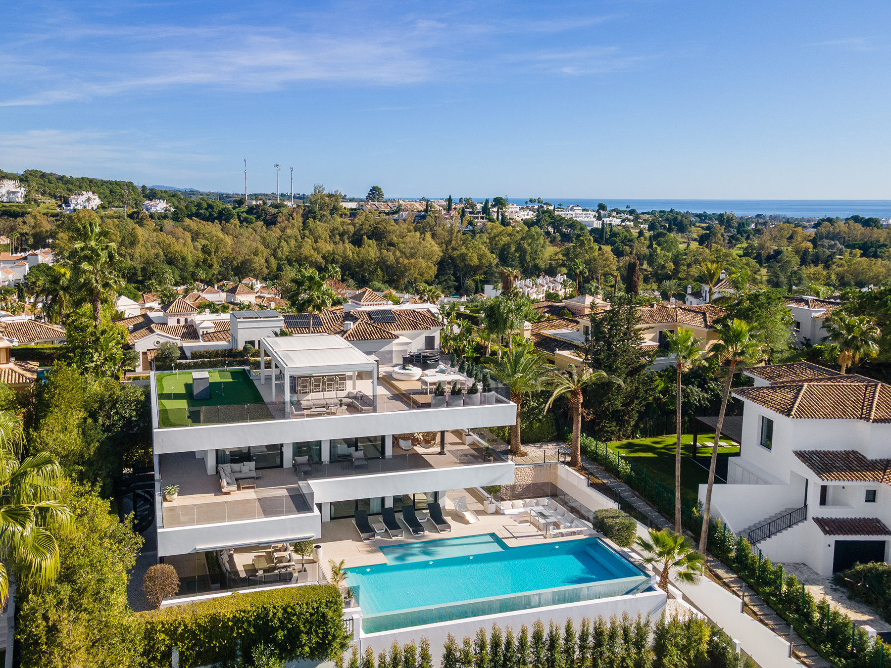 Casa de 5 Dormitorios y 5 Baños en venta en Nueva Andalucía, Marbella