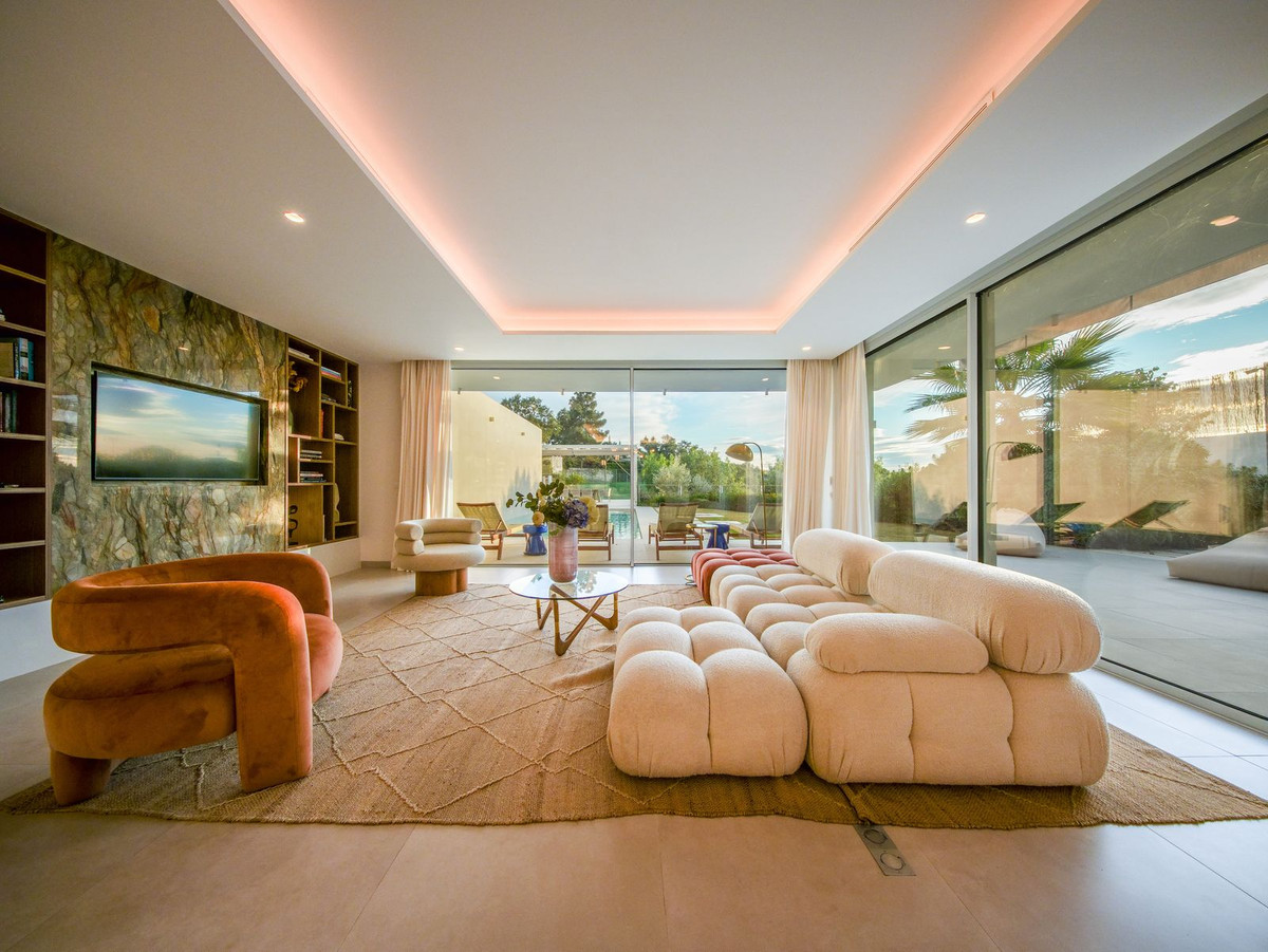 Casa de 5 Dormitorios en venta en Elviria, Marbella