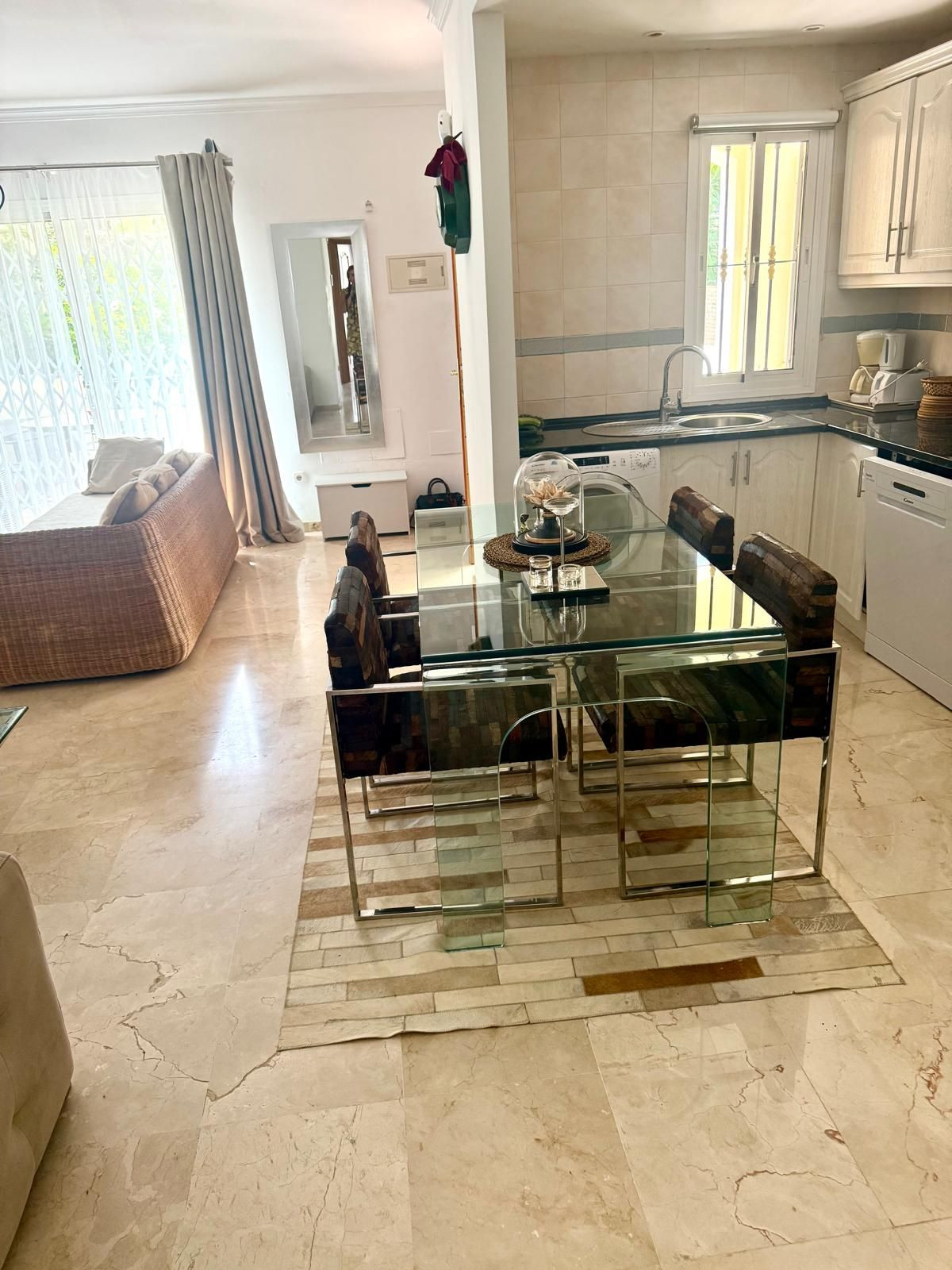 Piso de 2 Dormitorios en venta en Nueva Andalucía, Marbella