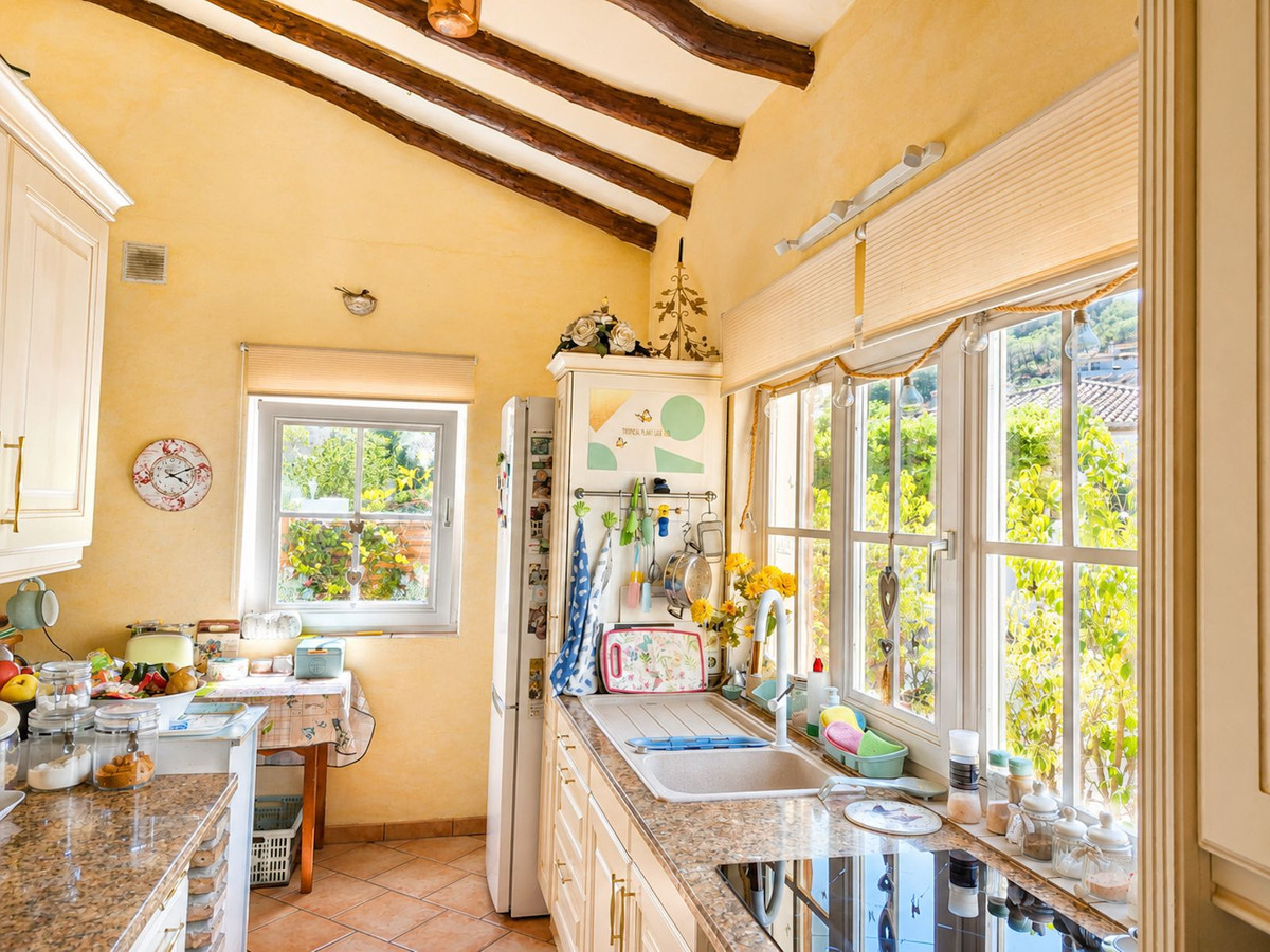 Casa de 2 Dormitorios y 2 Baños en venta en Benahavís
