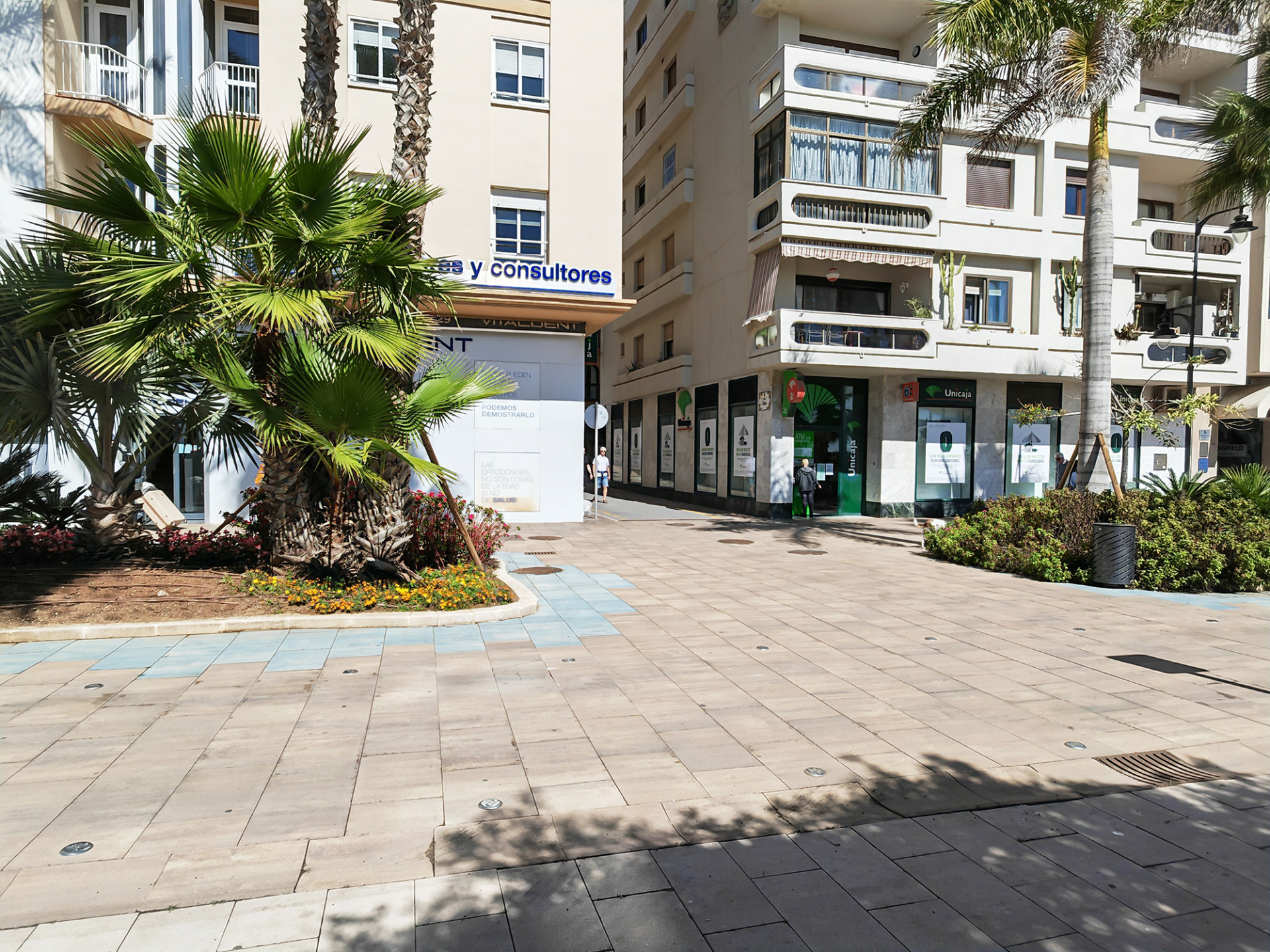 5 спални, 3 бани - Редова къща за продажба в Estepona