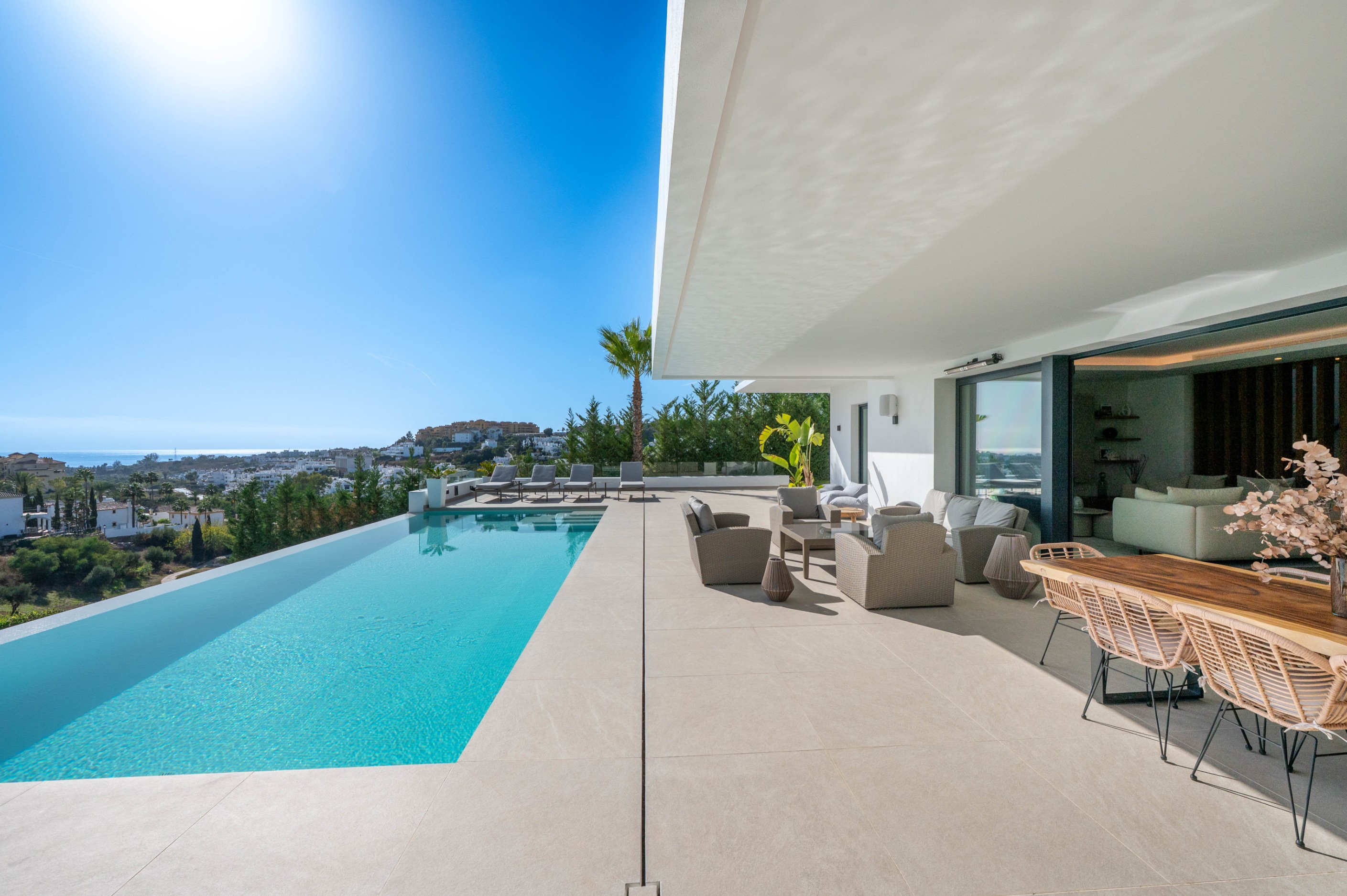 Casa de 6 Dormitorios y 6 Baños en venta en Estepona