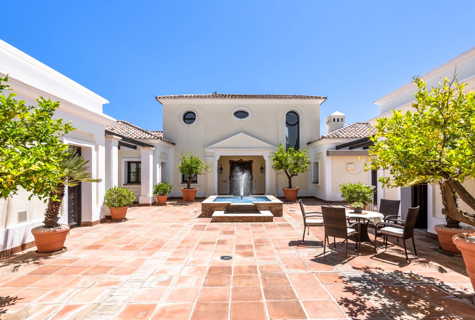 Casa de 7 Dormitorios y 5 Baños en venta en Benahavís Pueblo