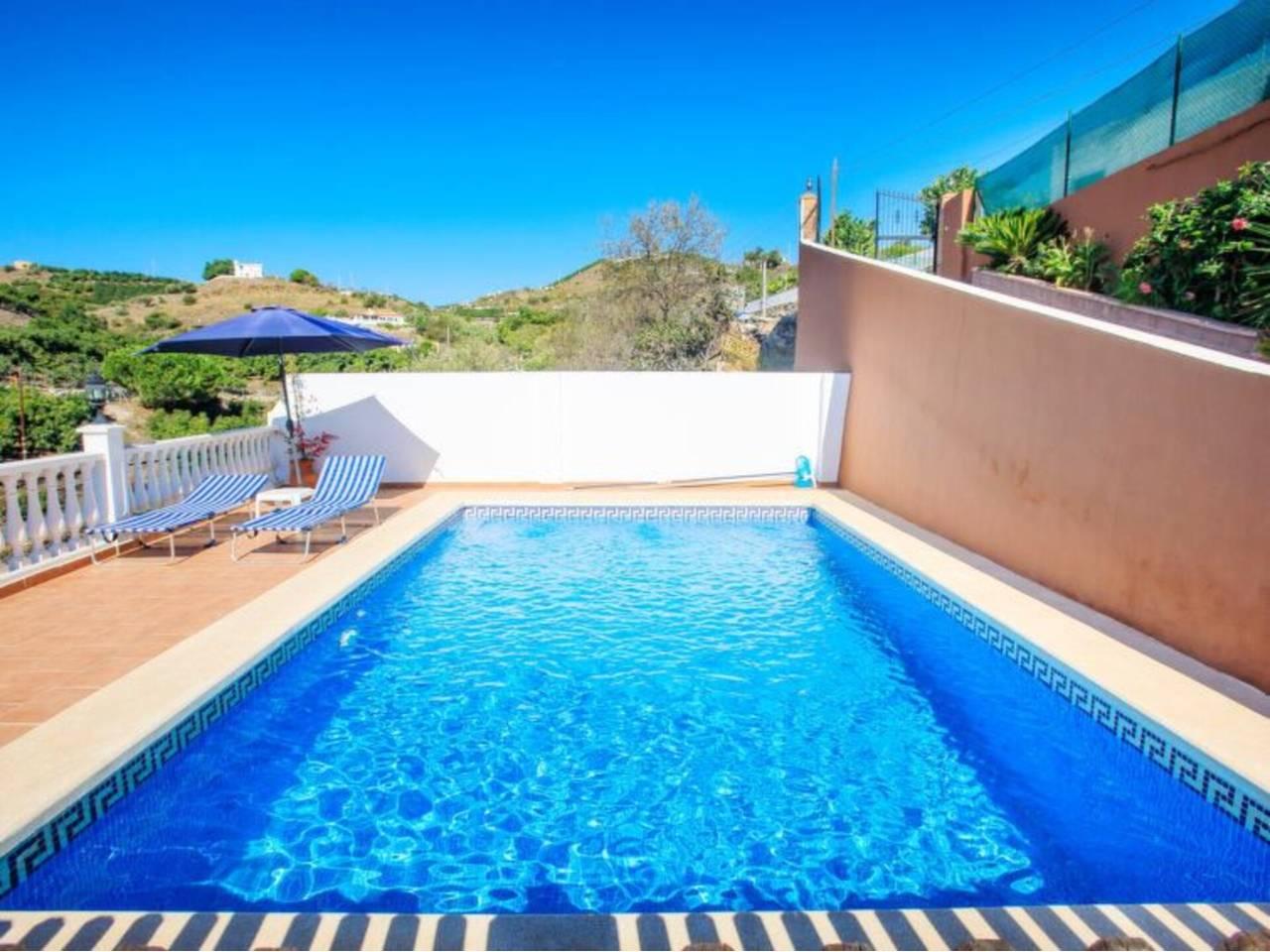 Casa Adosada de 2 Dormitorios y 2 Baños en venta en Torrox Costa