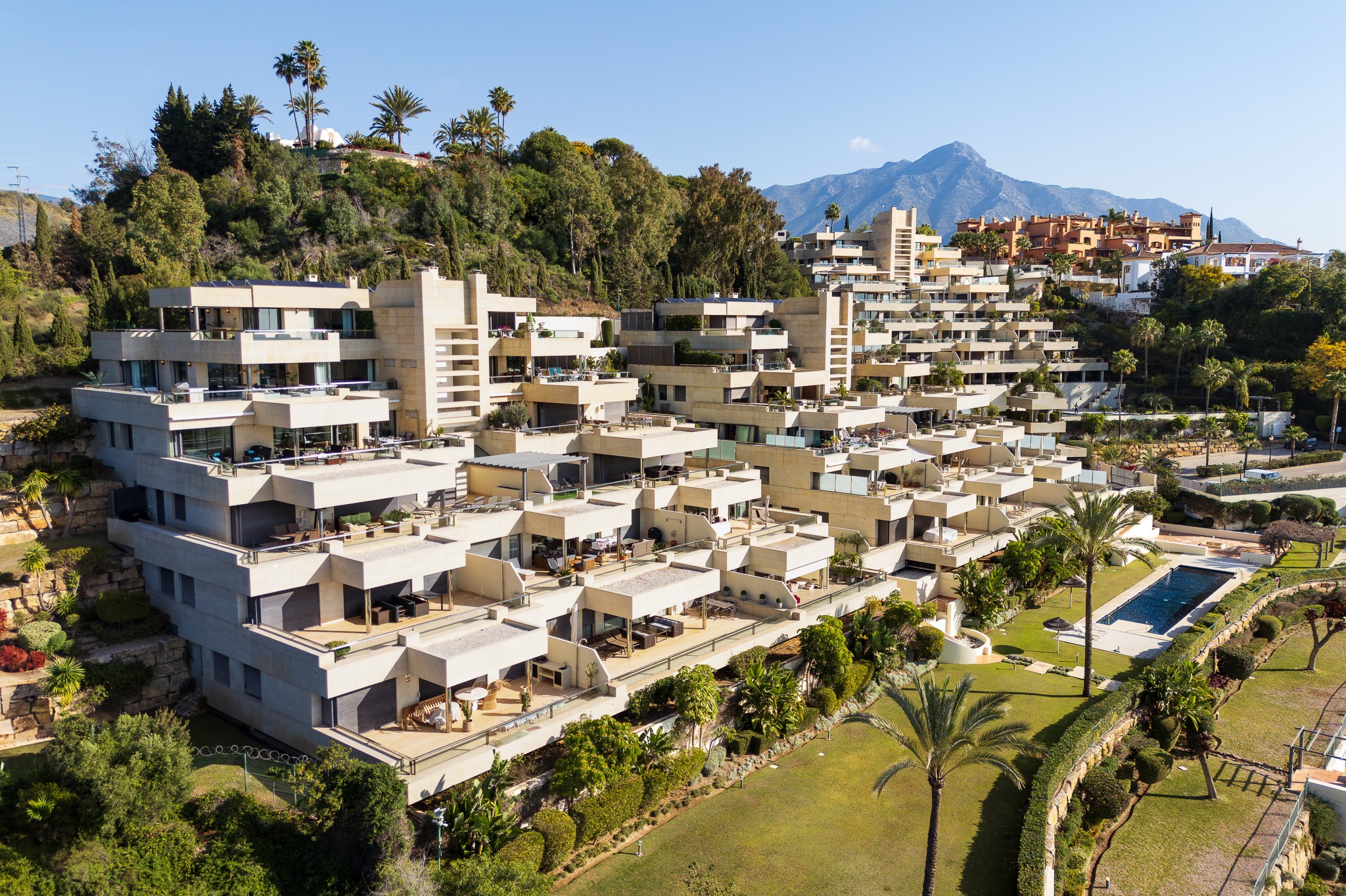 Ático de 3 Dormitorios y 3 Baños en venta en Nueva Andalucía, Marbella