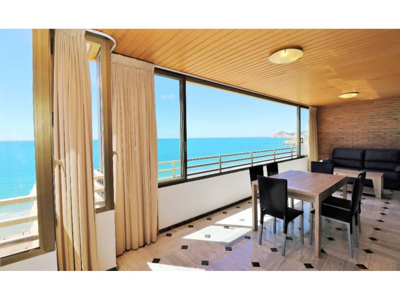 Piso de 4 Dormitorios en venta en Benidorm Centro Urbano