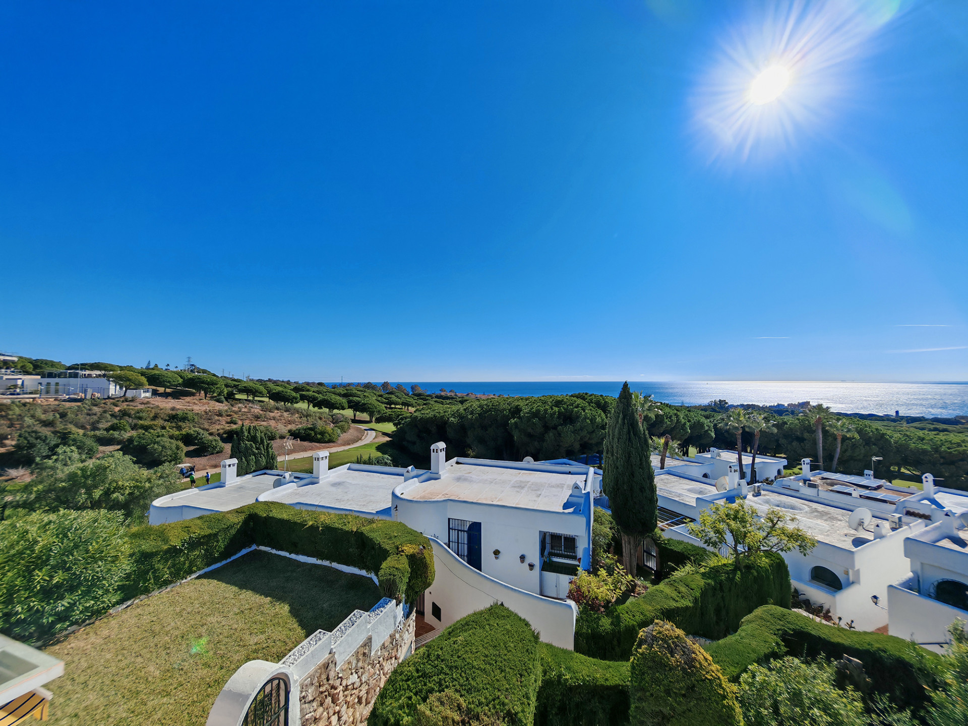 Casa Adosada de 2 Dormitorios en venta en Cabopino, Marbella