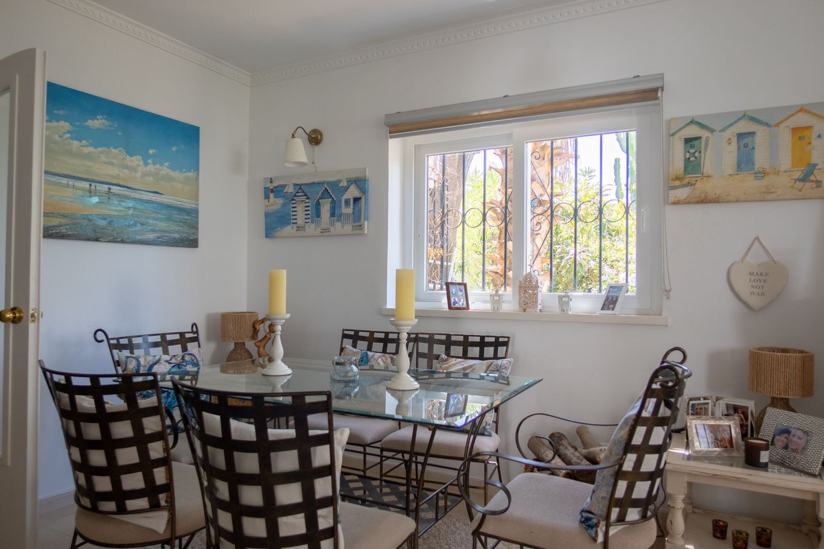 Casa de 3 Dormitorios y 2 Baños en venta en Estepona