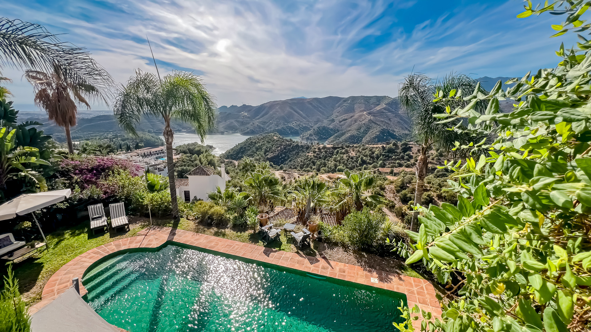 Casa de 4 Dormitorios y 4 Baños en venta en Istán