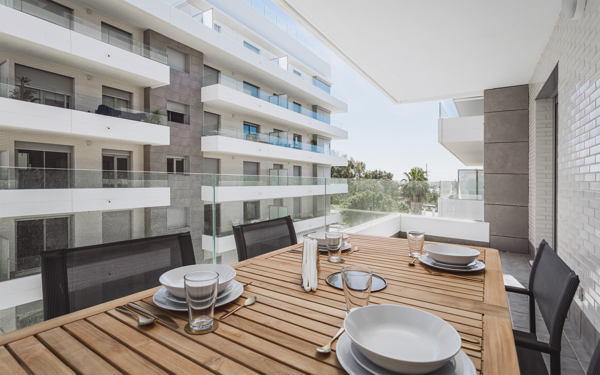 Piso de 2 Dormitorios y 2 Baños en venta en Nueva Andalucía, Marbella