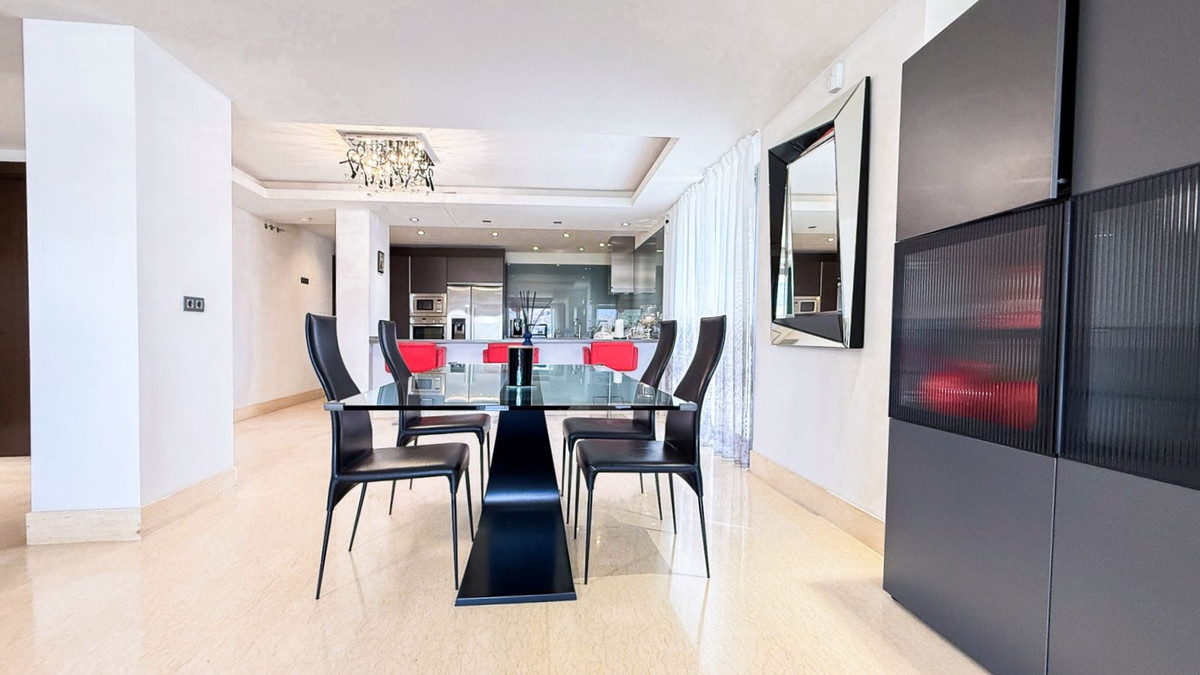 Piso de 3 Dormitorios y 3 Baños en venta en Benahavís