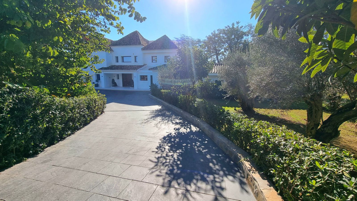 6 кровать Вилла для продажи в New Golden Mile, Estepona