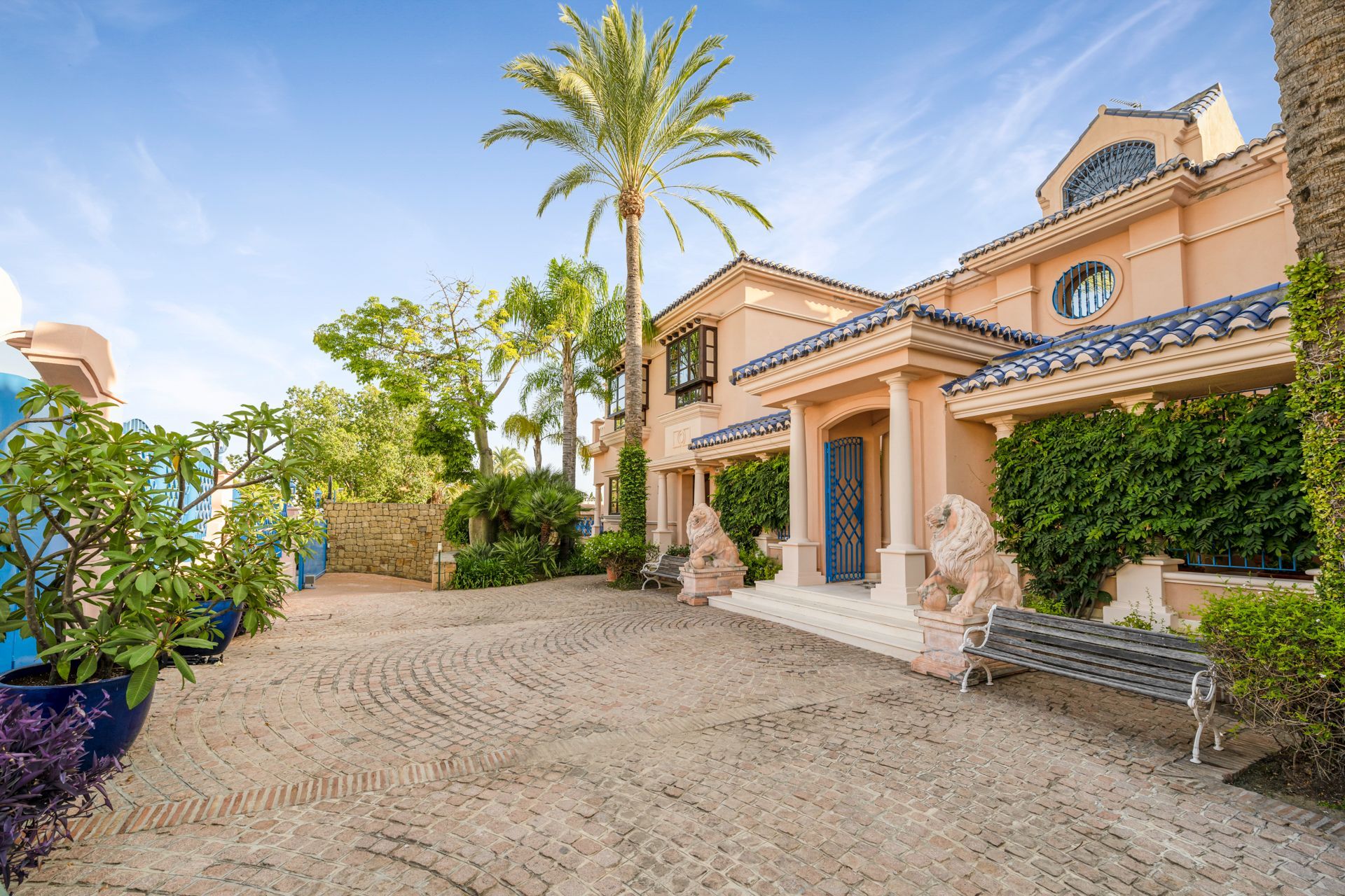 Casa de 6 Dormitorios en venta en Nueva Andalucía, Marbella