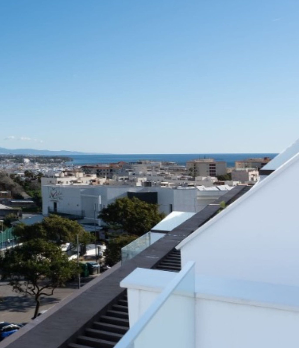 Ático de 3 Dormitorios y 2 Baños en venta en Estepona