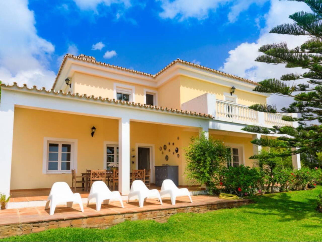 Casa Adosada de 6 Dormitorios y 3 Baños en venta en Rincón de la Victoria