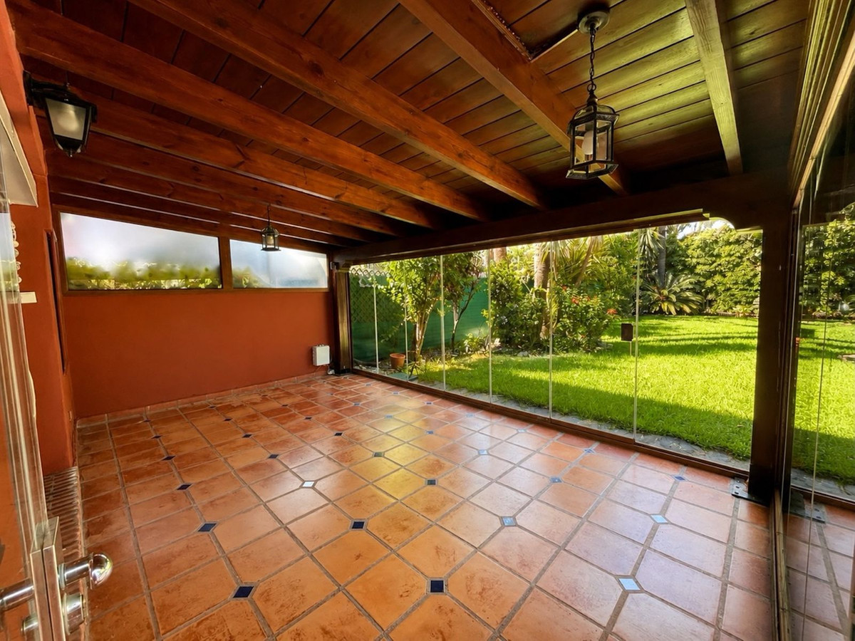4 Slaapk., 3 Badk. - Rijwoning te koop in Atalaya, Estepona