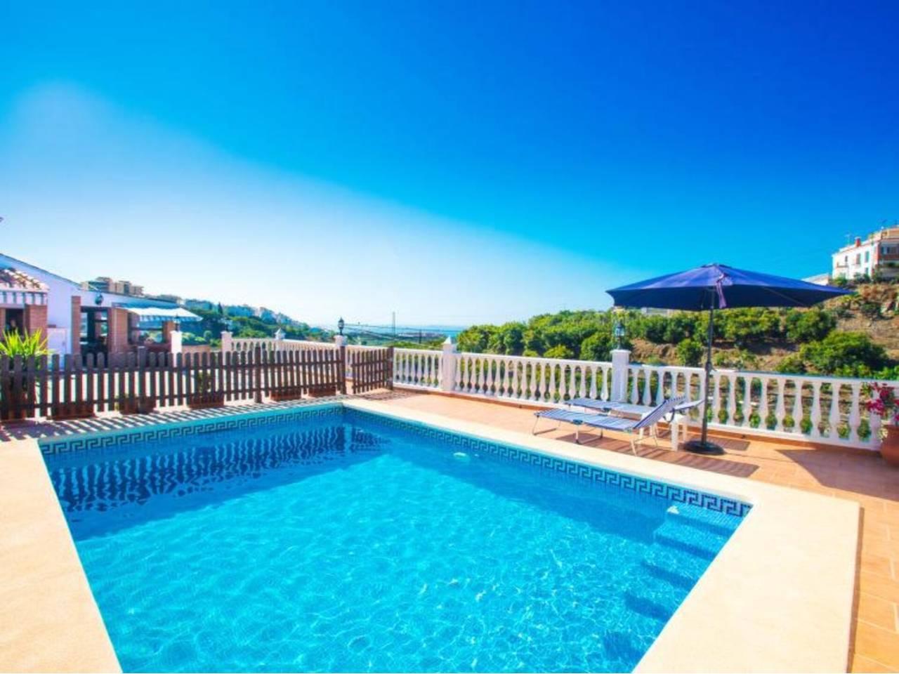 Casa Adosada de 2 Dormitorios y 2 Baños en venta en Torrox Costa