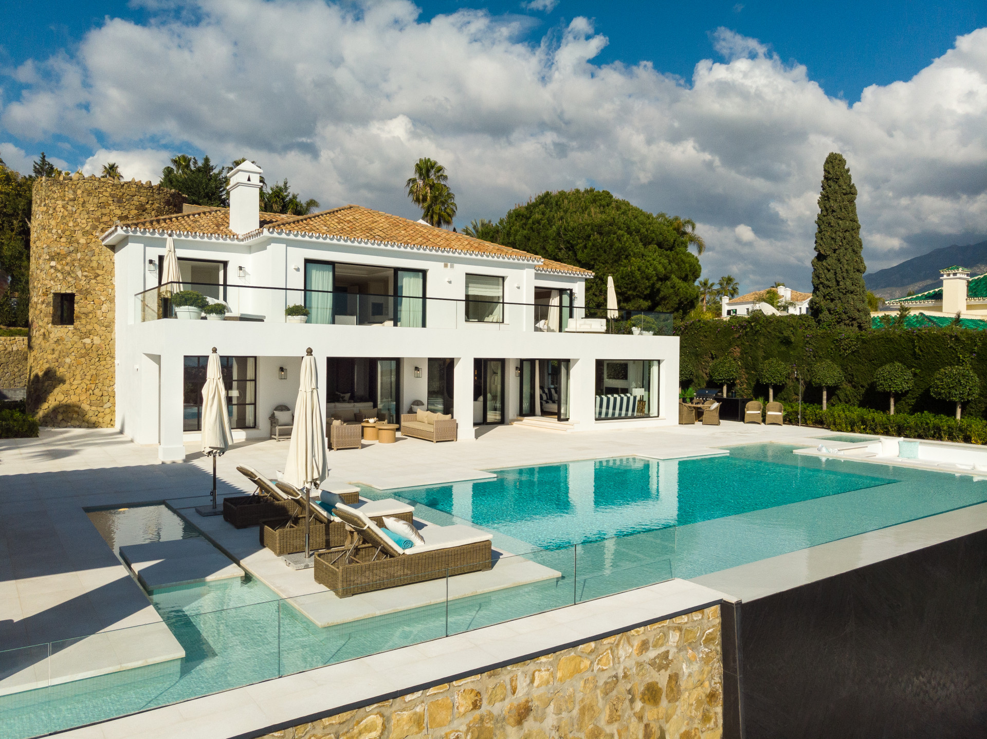 Casa de 5 Dormitorios y 5 Baños en venta en Nueva Andalucía, Marbella