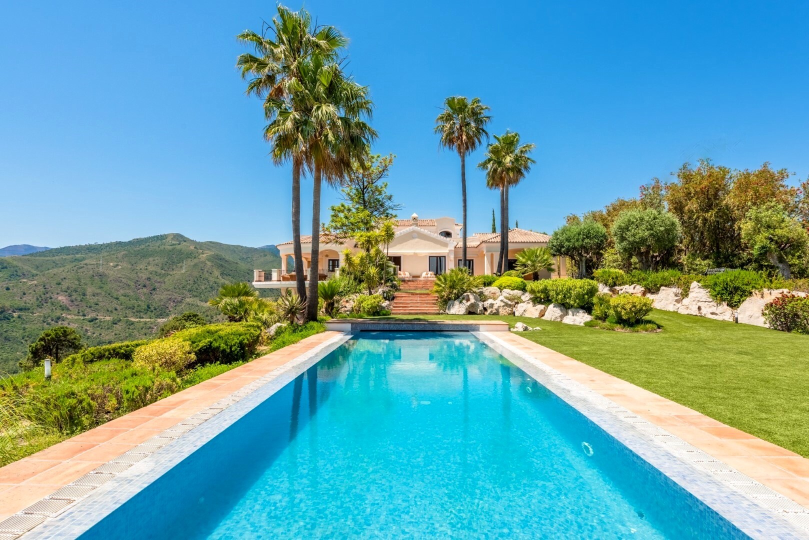 Casa de 7 Dormitorios y 5 Baños en venta en Benahavís Pueblo