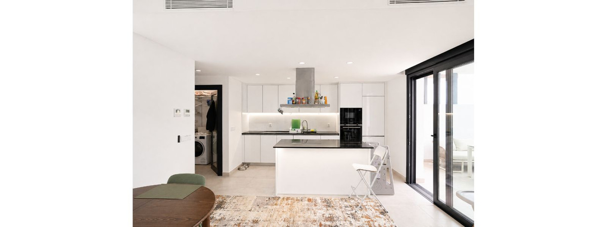 Piso de 3 Dormitorios y 2 Baños en venta en Atalaya, Estepona