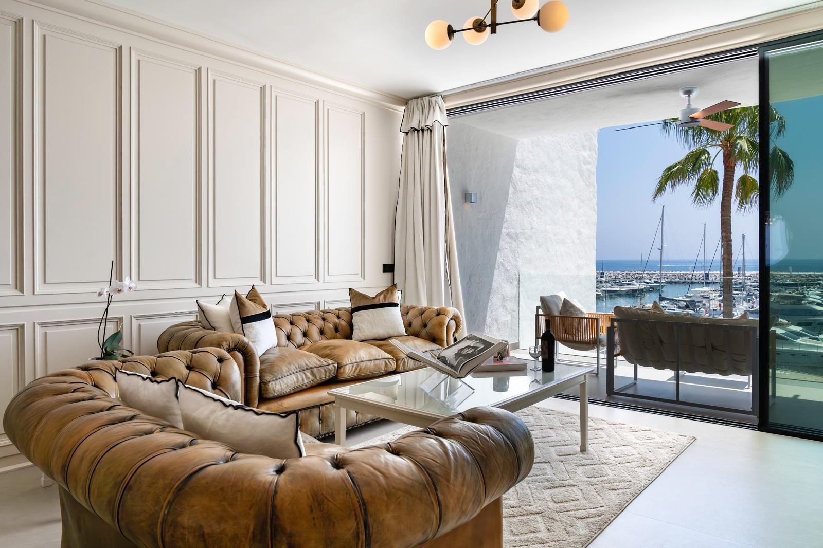 Piso de 2 Dormitorios y 2 Baños en venta en Puerto Banús, Marbella