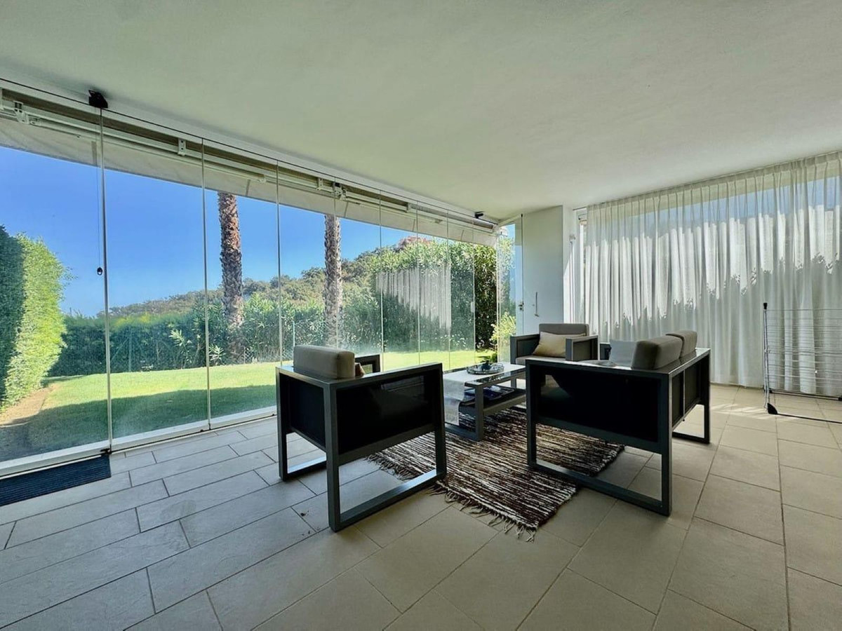 Piso de 3 Dormitorios y 2 Baños en venta en La Mairena, Marbella