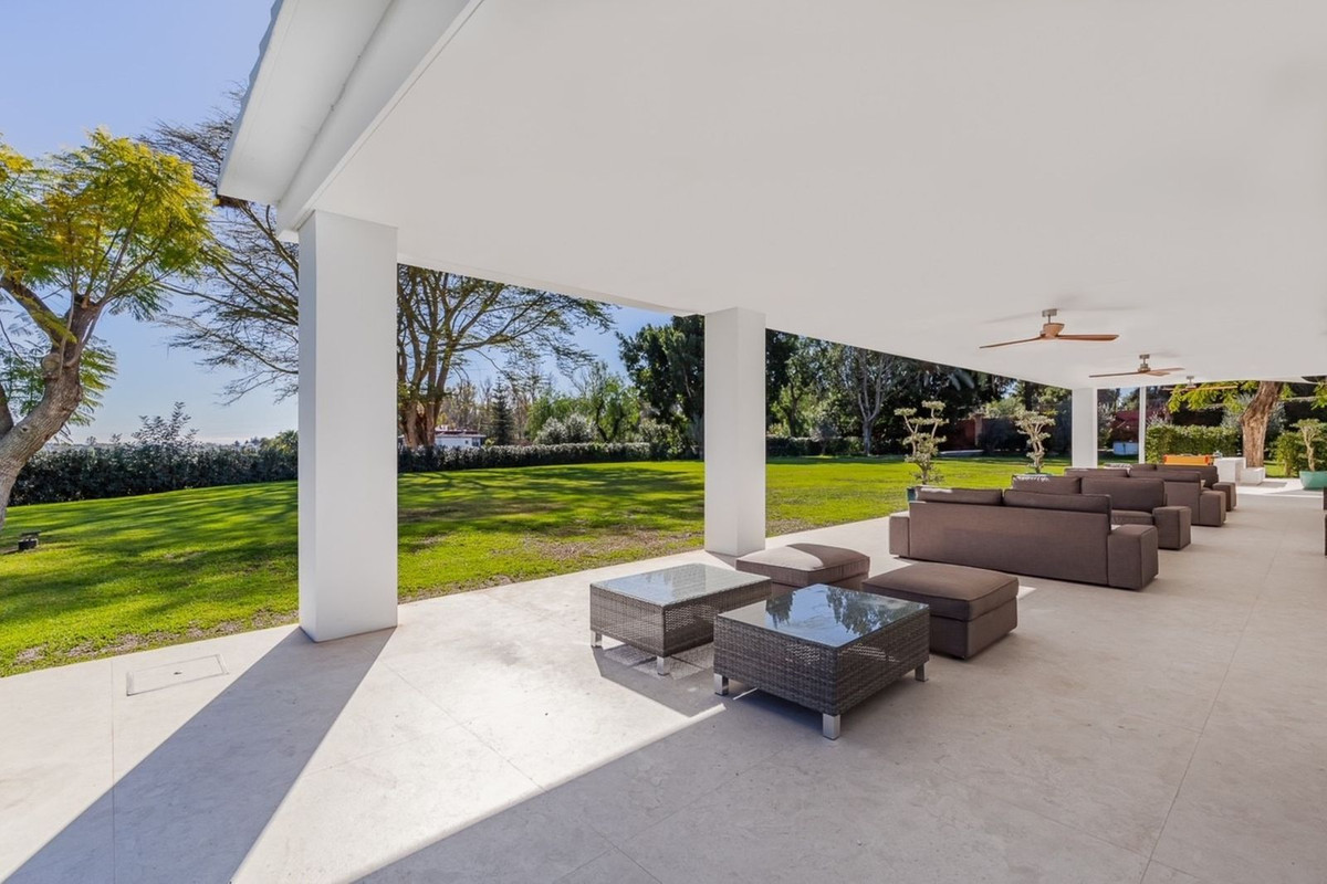 6 кровать Вилла для продажи в New Golden Mile, Estepona