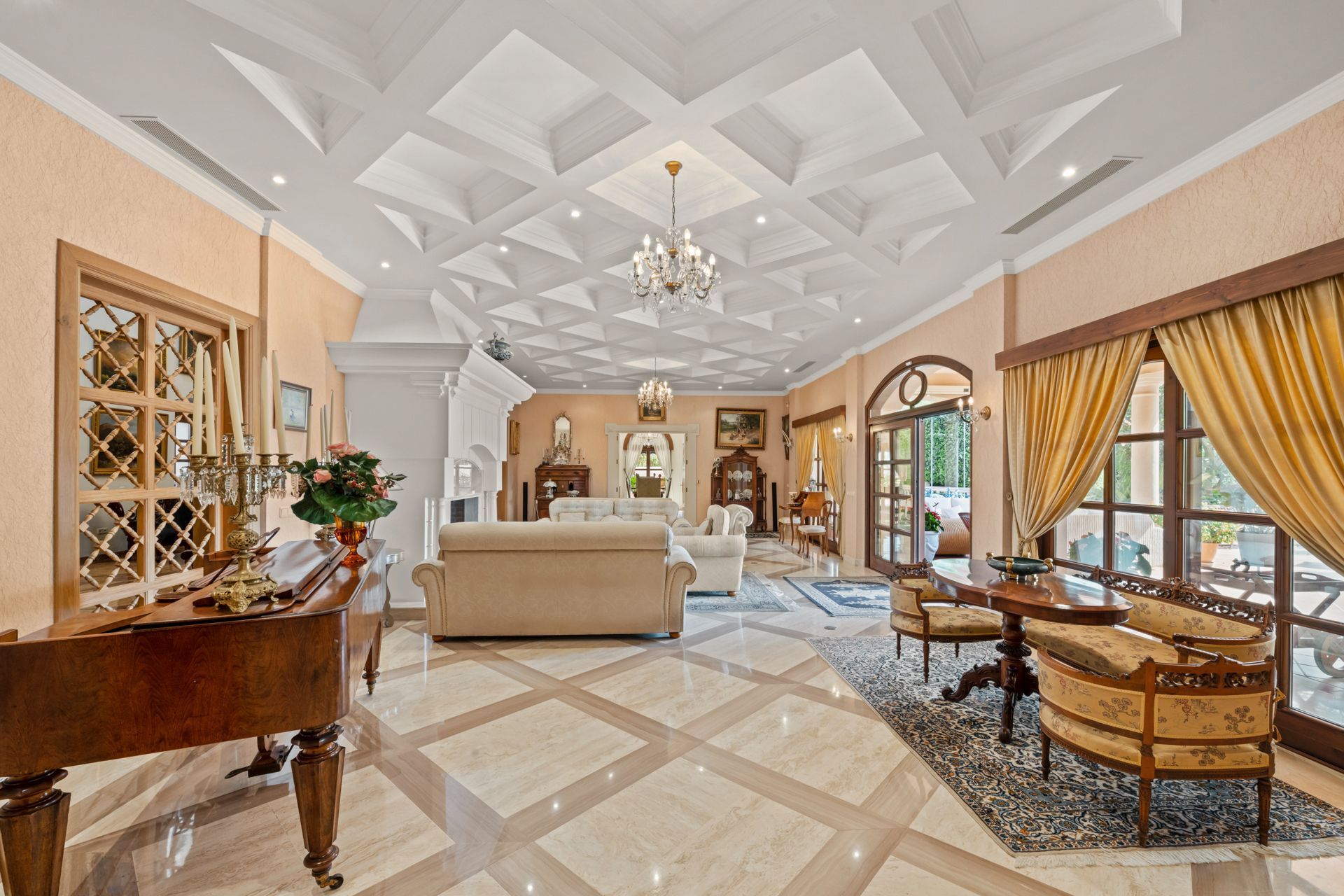 Casa de 6 Dormitorios en venta en Nueva Andalucía, Marbella