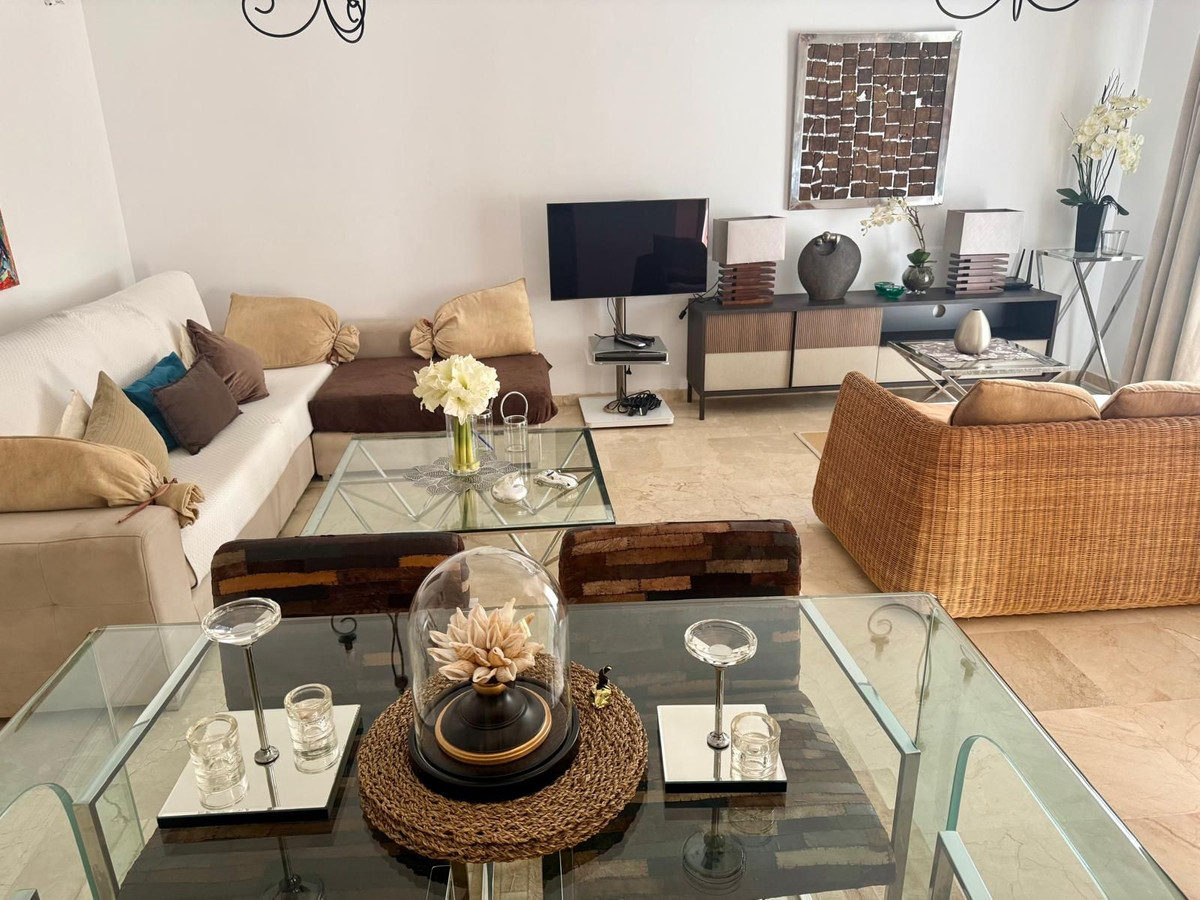 Piso de 2 Dormitorios en venta en Nueva Andalucía, Marbella