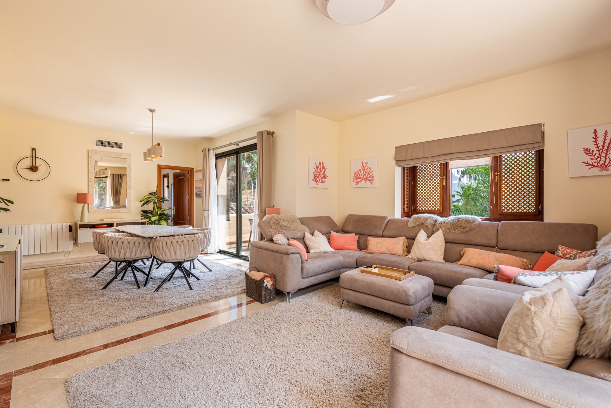 Ático de 3 Dormitorios y 3 Baños en venta en Estepona