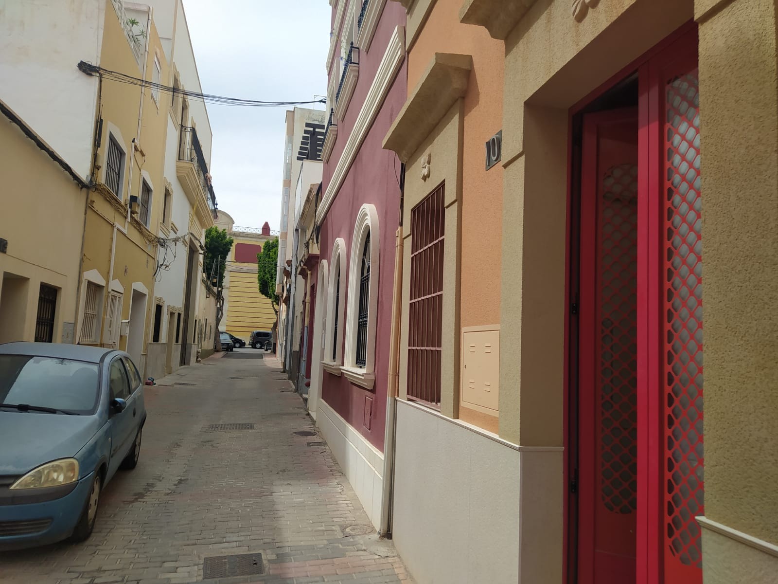 Casa Adosada de 3 Dormitorios y 2 Baños en venta en Almería